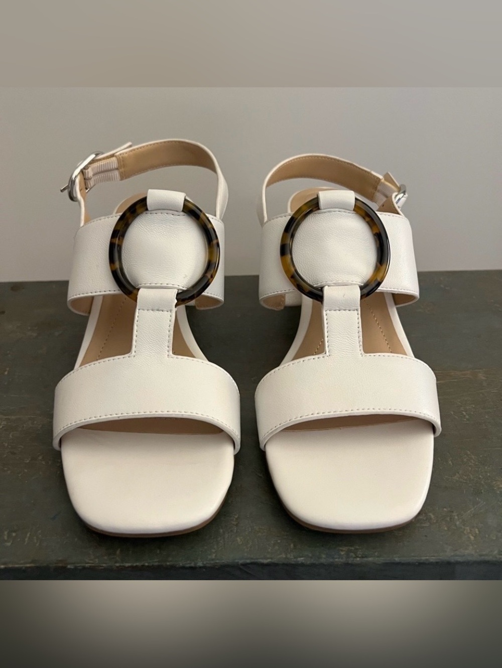 Alfani Gwenna Leather Off White Block Heel Tortoiseshell Ring Sandals Sz 6 BNWOB